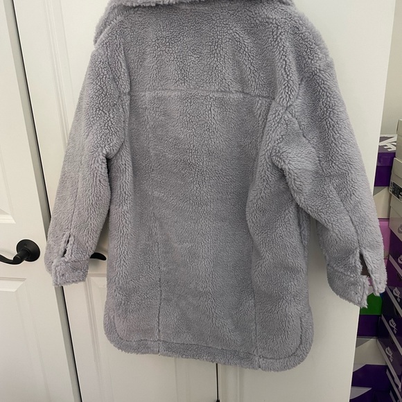 UGG Frankie Uggfluff Shirt Jacket Color: Cloudy Grey Size Small - Picture 2 of 7